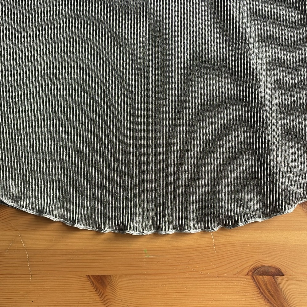 Metallic Silver Ribbed Tank Top 🪩 - Picture 3 of 7